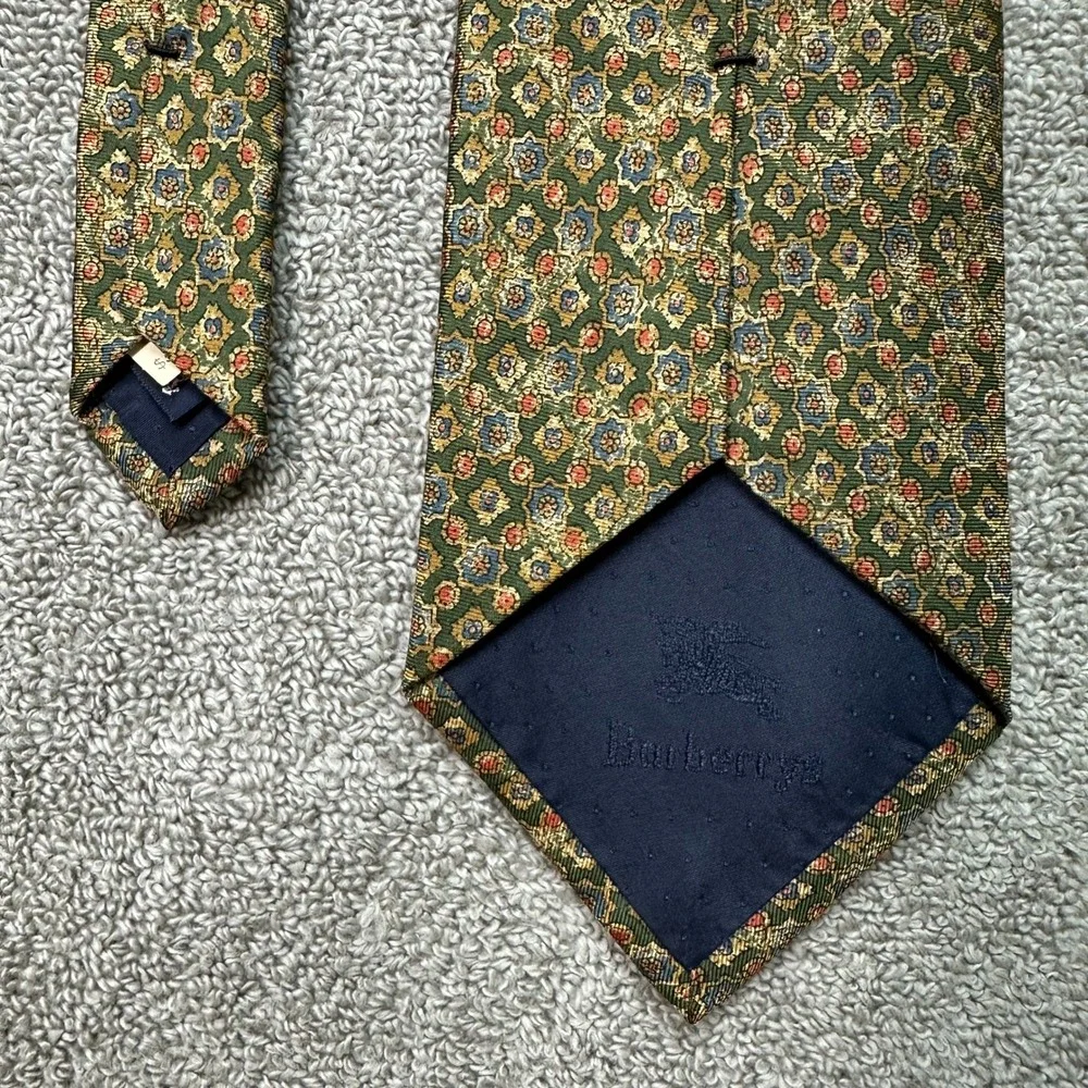 Burberrys of London Mens Silk Tie Olive Green Geometric Medallion Vintage USA